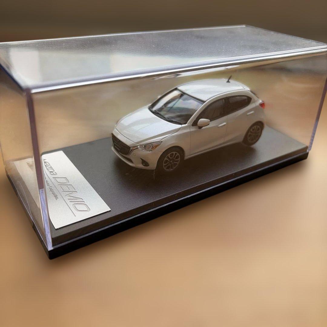 マツダ　Mazda デミオ ミニカー ホワイト