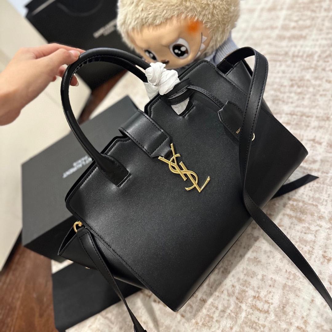 極美品！YSLブラック　ショルダーバッグ　レザー　レディース~~