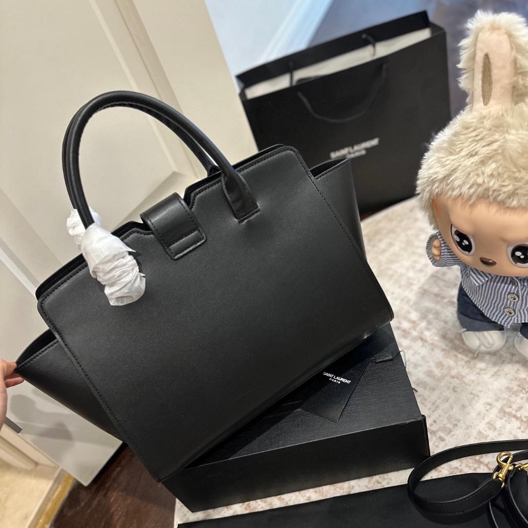 極美品！YSLブラック　ショルダーバッグ　レザー　レディース~~