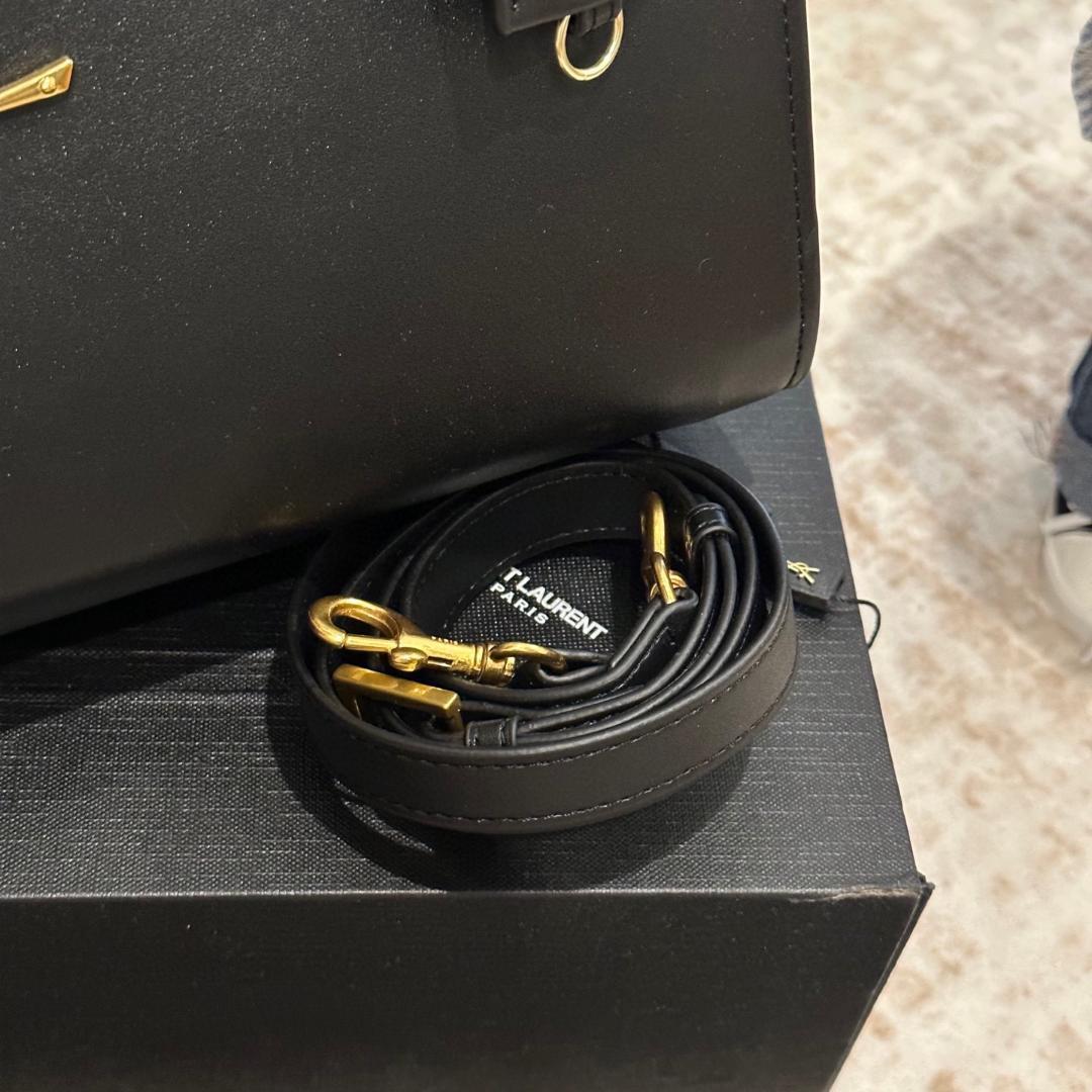 極美品！YSLブラック　ショルダーバッグ　レザー　レディース~~