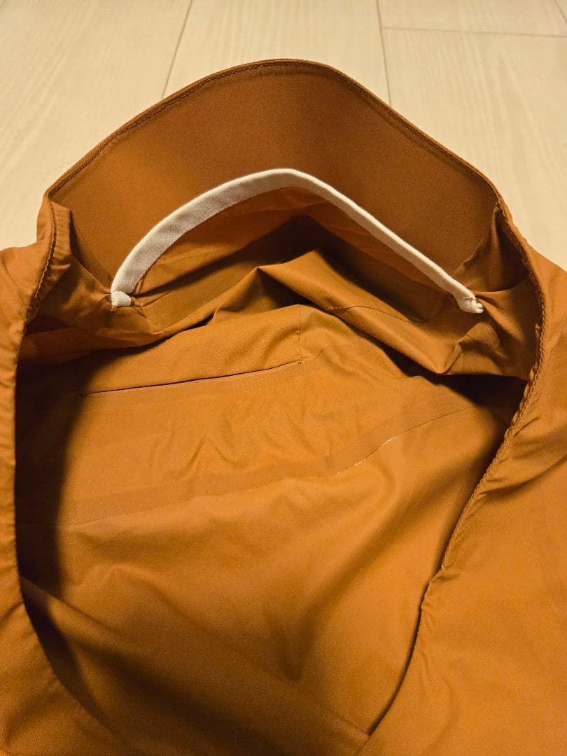 On weather jacket オン ランニング