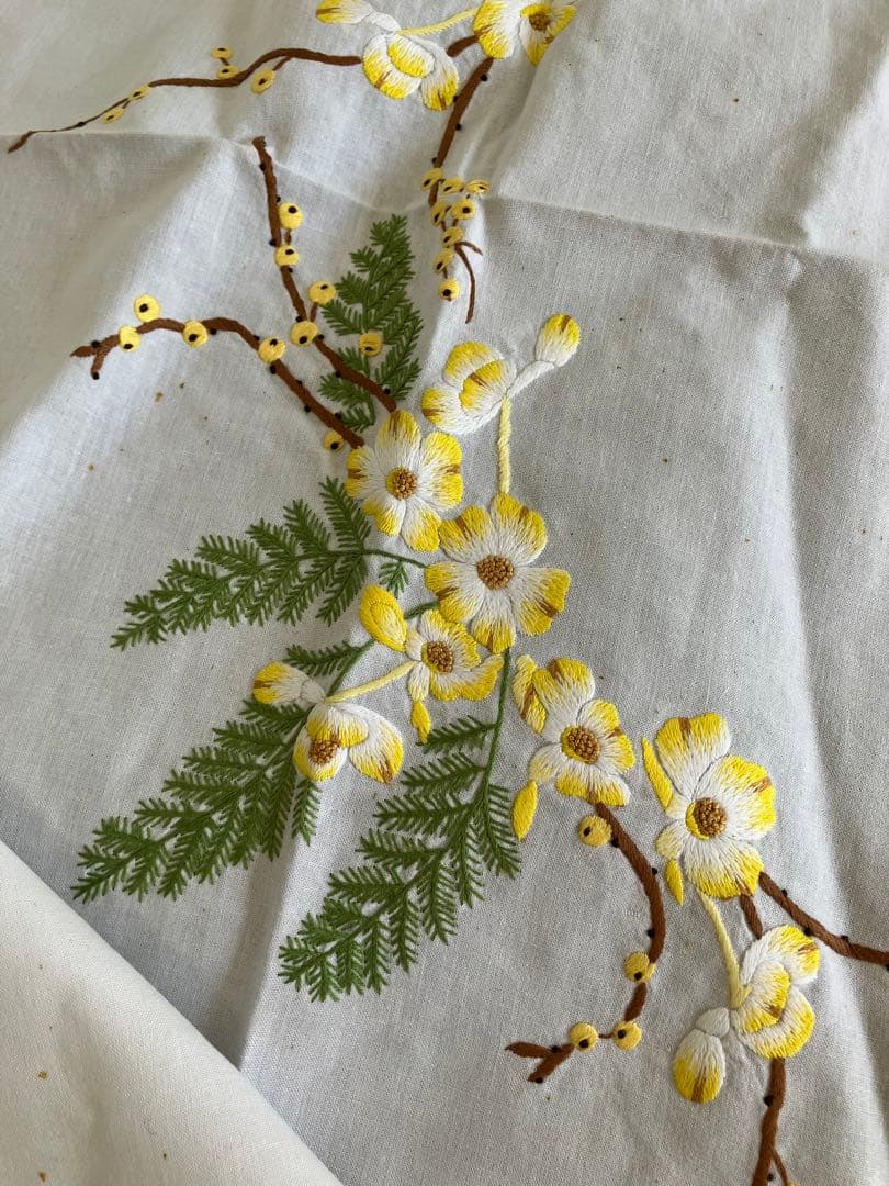 刺繍テーブルクロス　85x85cm