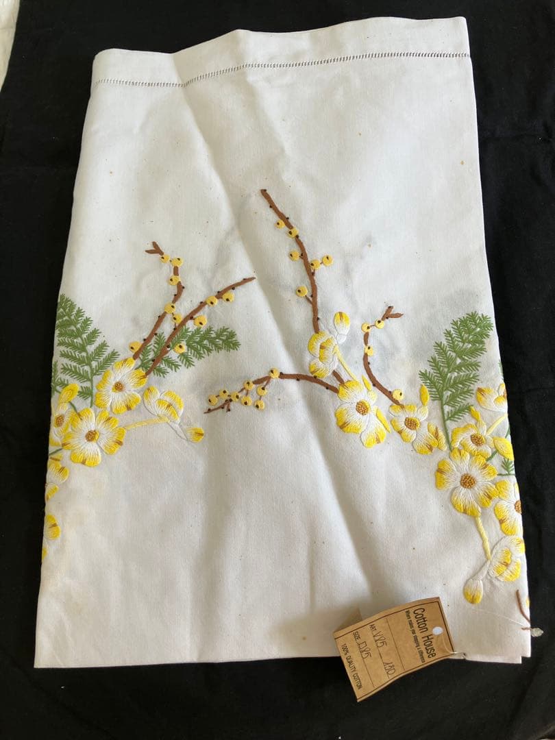 刺繍テーブルクロス　85x85cm