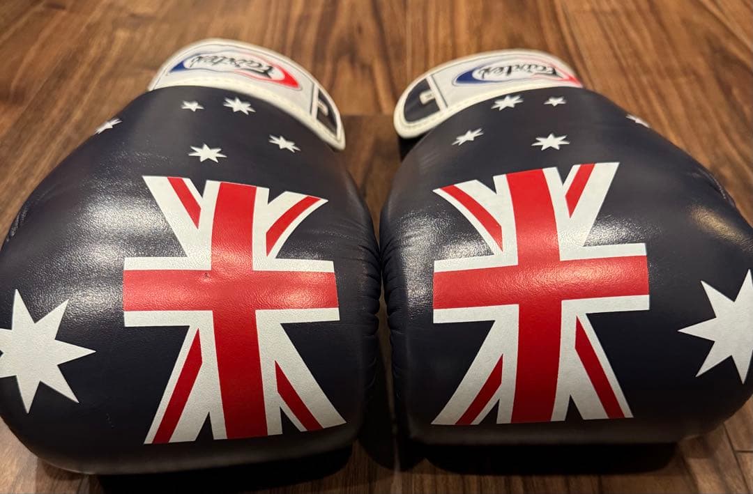 新品Fairtex ボクシンググローブ オーストラリア国旗　16oz