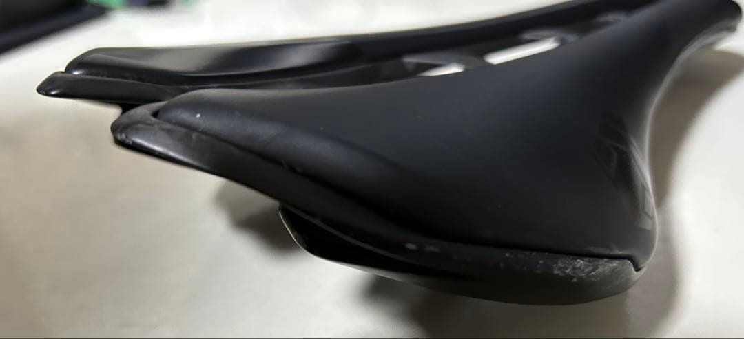 シマノ PRO STEALTH SUPERLIGHT カーボンサドル　142mm