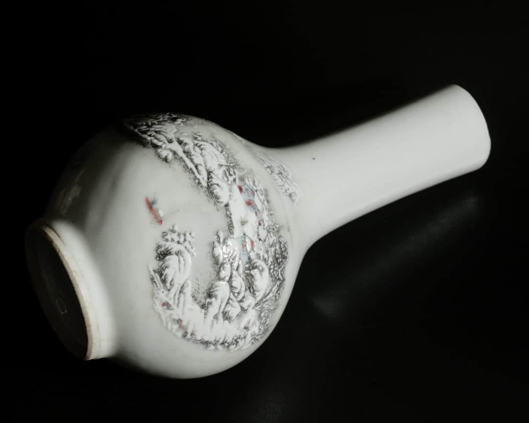 中古 白磁 浮彫 万雪千山図 天球瓶 詩文款 景徳鎮風 中国美術 CL0036