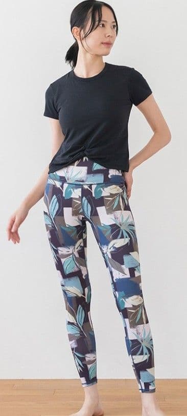 ★値下げ★【SUKALA】カップ付きTシャツ＆レギンスセットアップ