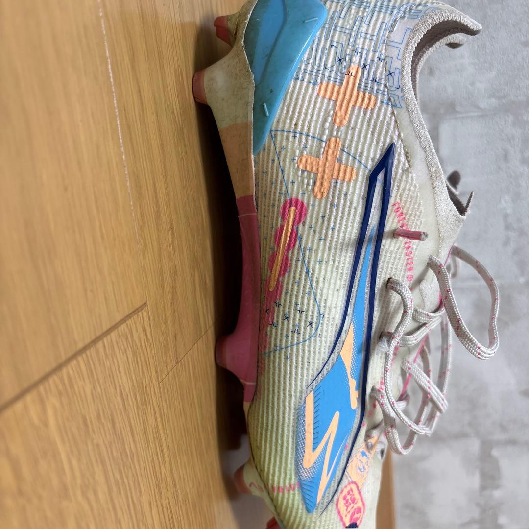 PUMA Ultra サッカーシューズ ホワイト/ピンク/ブルー天然芝用