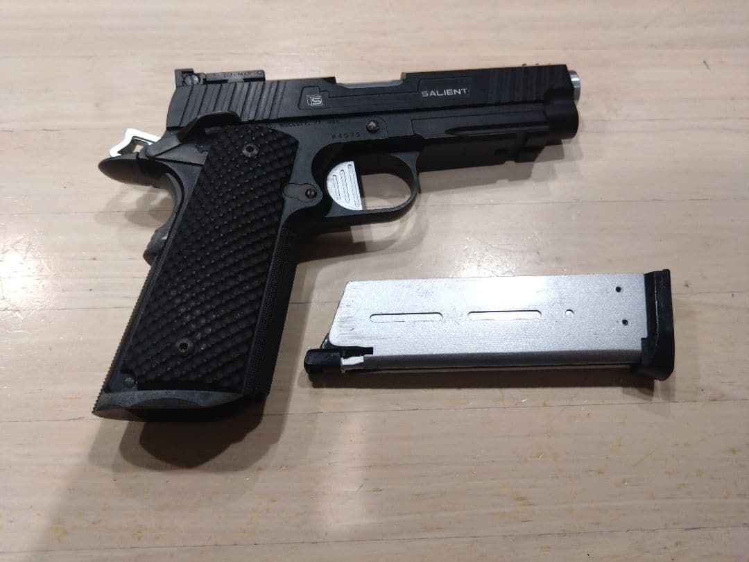 WA製 SALIENT ARMS INTERNATIONAL ハンドガン