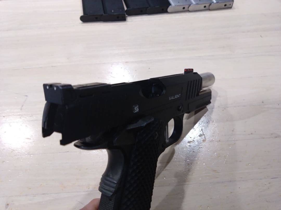 WA製 SALIENT ARMS INTERNATIONAL ハンドガン