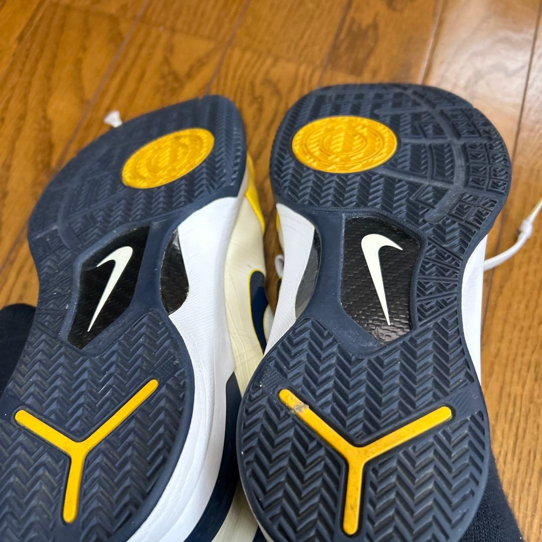 Nike バスケットボールシューズ ホワイト/イエロー/ネイビー、田伏選手
