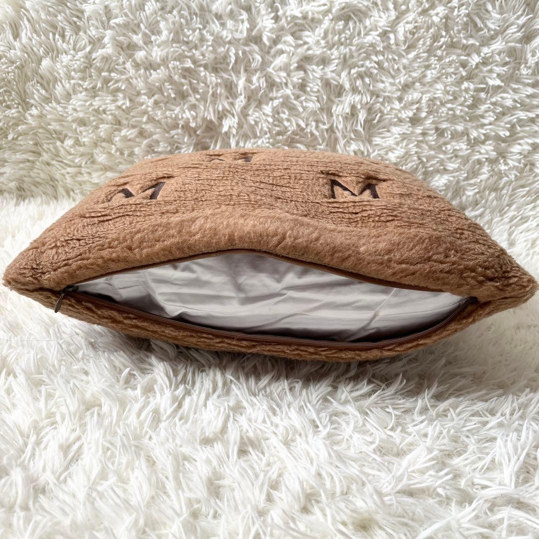 マックスマーラ　クッション　M字ロゴ　刺繍　モノグラム　ブラウン　茶色　キャメル