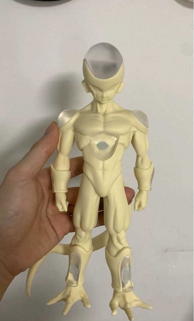 ドラゴンボールFriezaフリーザ フィギュア ピンクと白