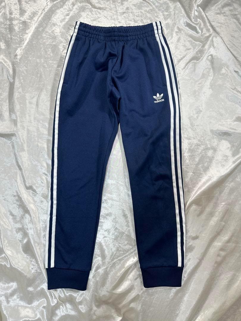 adidas sst トラックパンツ トレフォイル 刺繍ロゴ