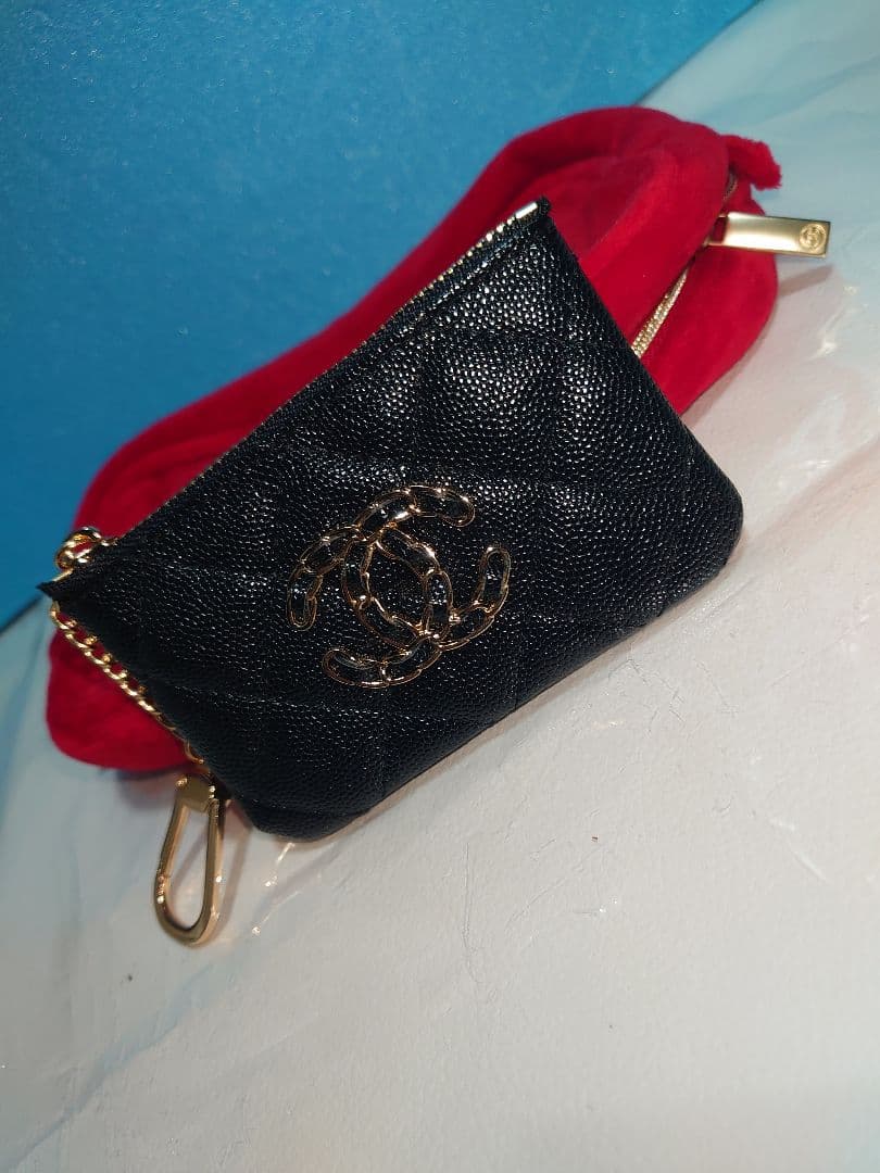 CHANEL ノベルティ ココマーク ケース　赤色ミニポーチ(オマケ品)付