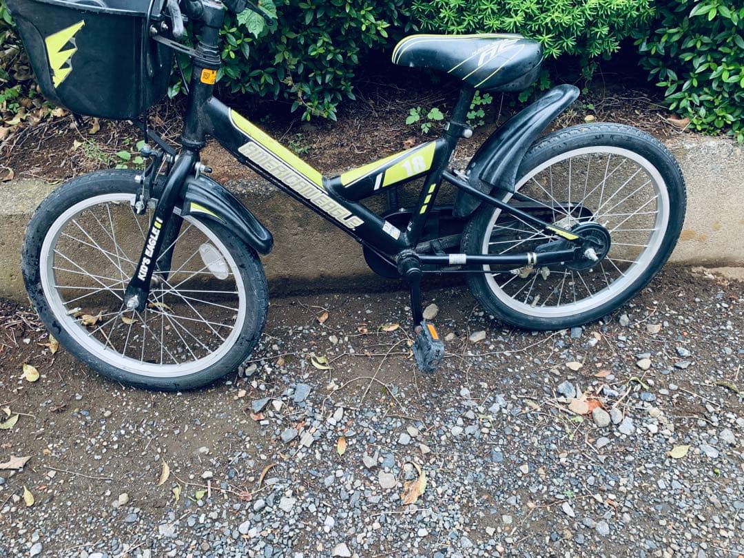 子供用自転車 黒と黄色 スポーティ