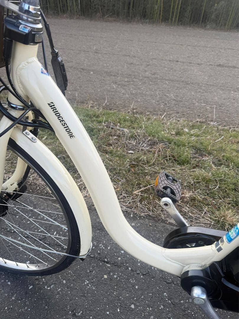 ホワイト 電動アシスト自転車 シティタイプ