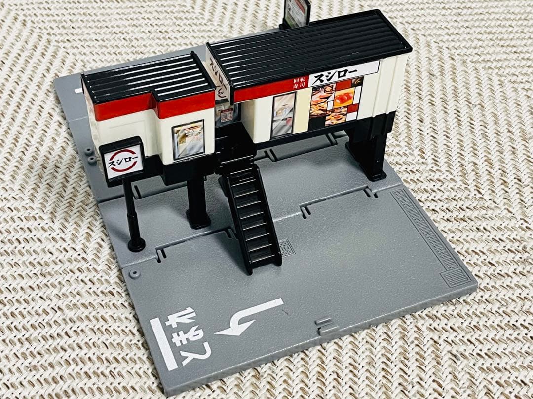 【美品】トミカタウンセット+ スシロー+ミスド+工事現場+トミカ9台まとめ売り