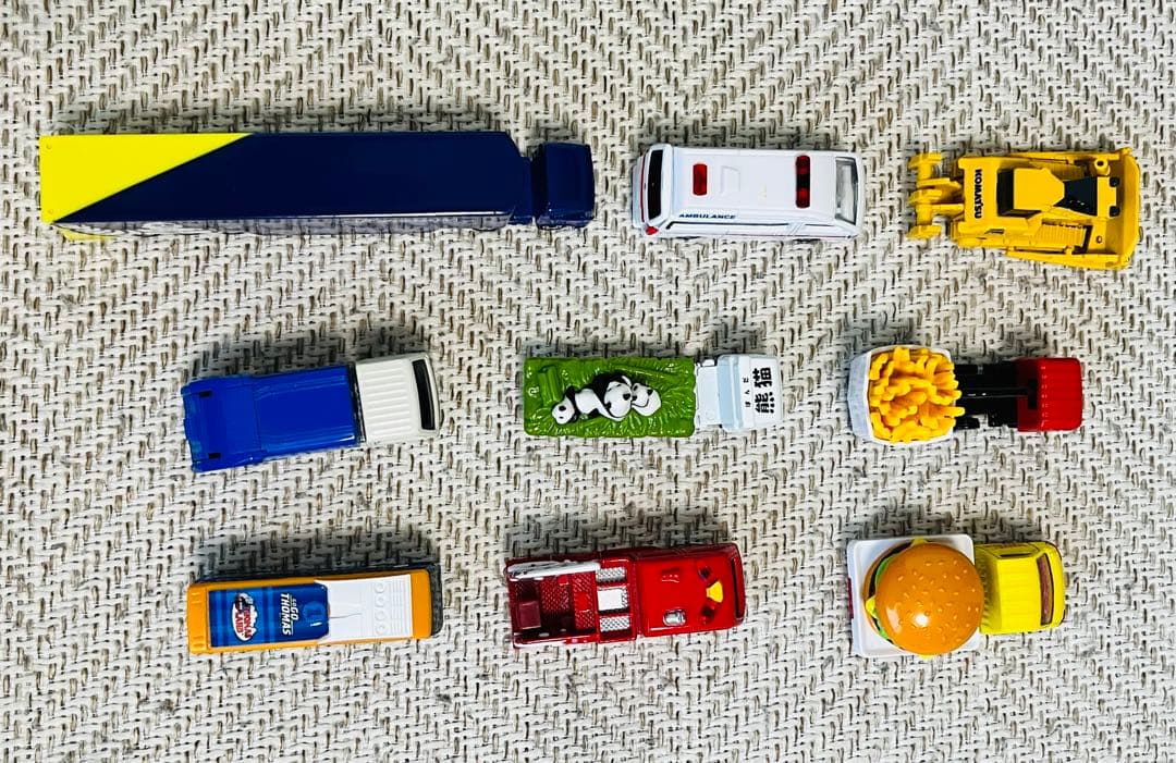 【美品】トミカタウンセット+ スシロー+ミスド+工事現場+トミカ9台まとめ売り