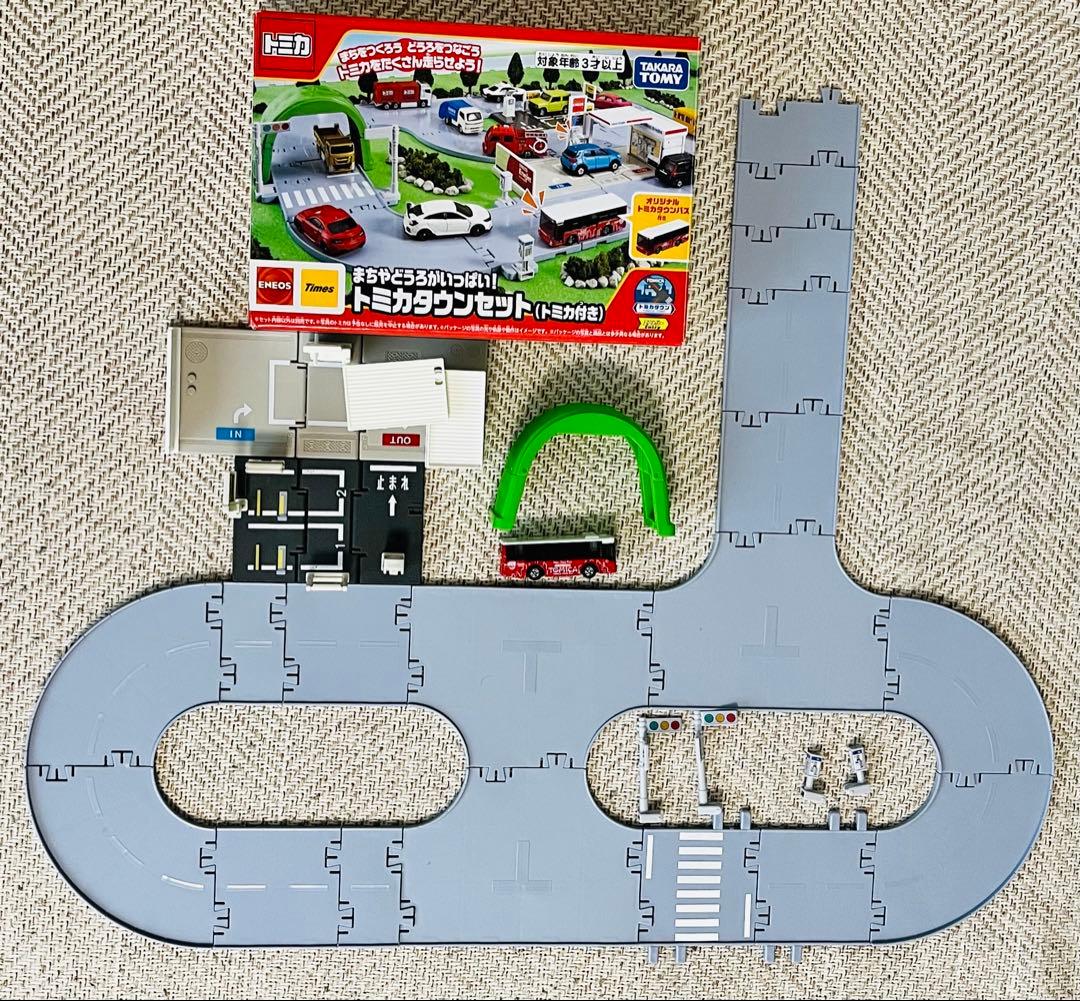 【美品】トミカタウンセット+ スシロー+ミスド+工事現場+トミカ9台まとめ売り