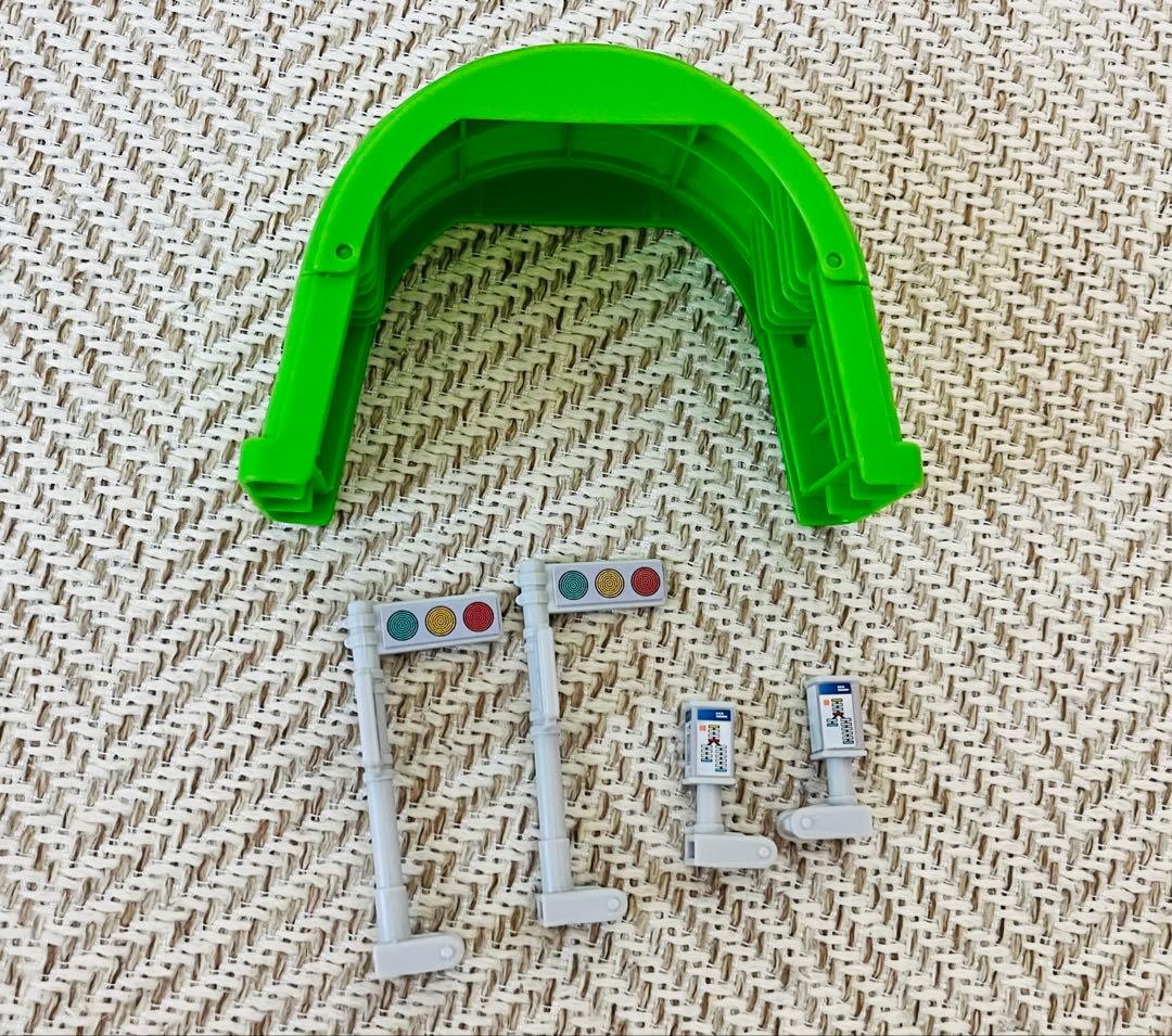 【美品】トミカタウンセット+ スシロー+ミスド+工事現場+トミカ9台まとめ売り