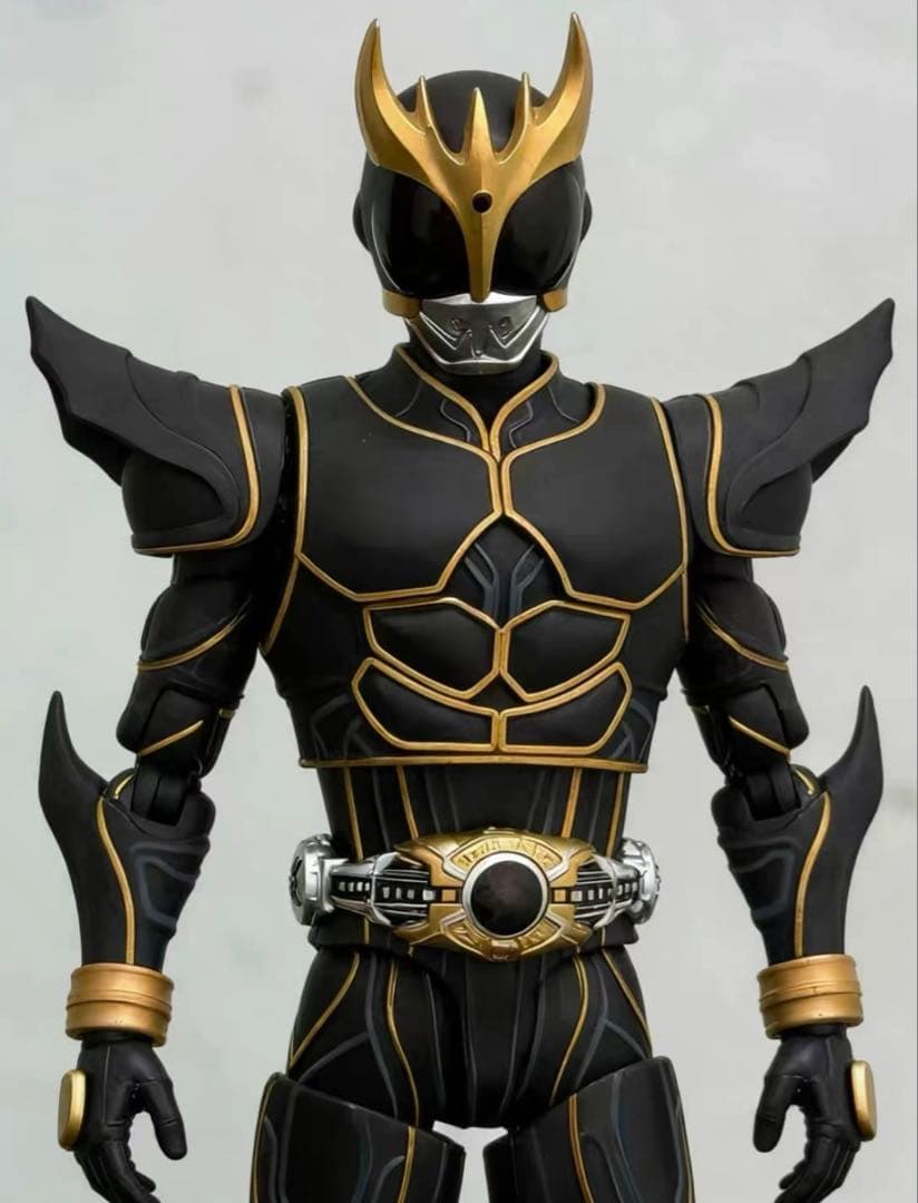 仮面ライダークウガ　アルティメットフォーム　フィギュア
