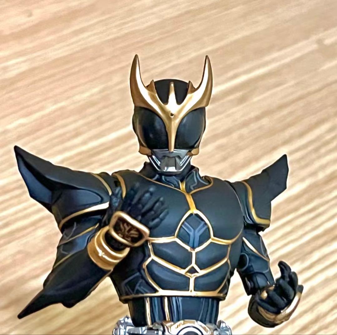 仮面ライダークウガ　アルティメットフォーム　フィギュア