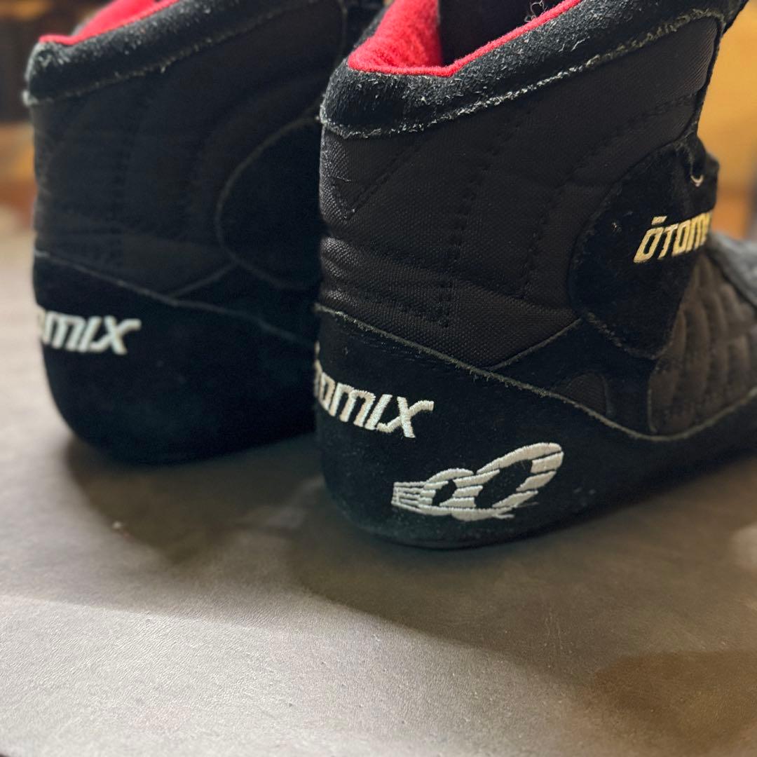 Otomix トレーニングシューズ ブラック/レッド M:9 ½ F11