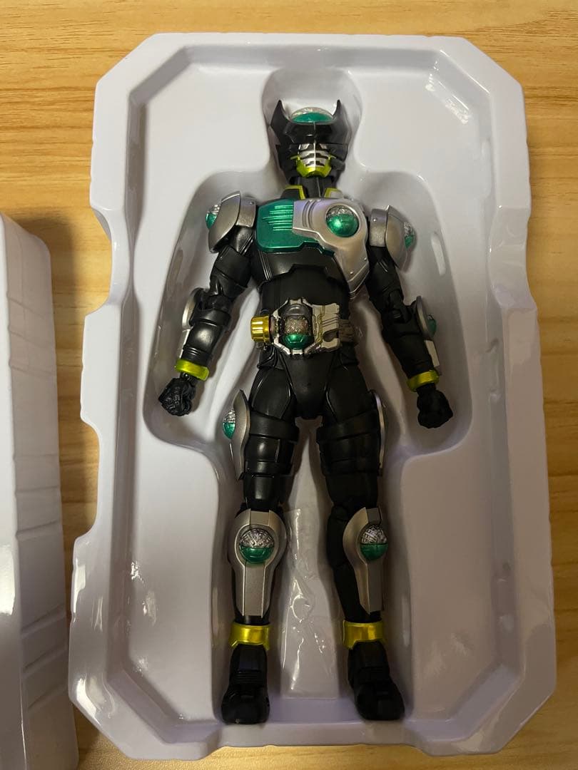 デ*葉様 真骨彫 仮面ライダーバース