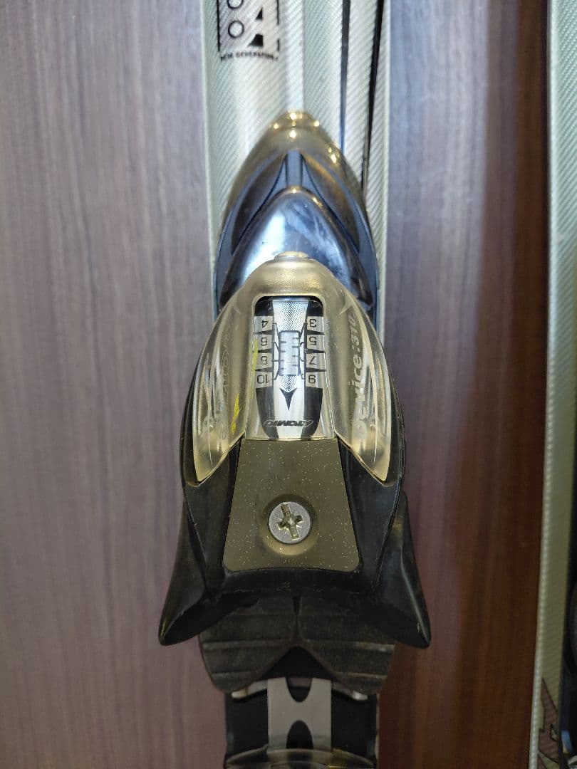 大特価❗ATOMIC レディース カーボンスキーセット メンテ・WAX済み✔