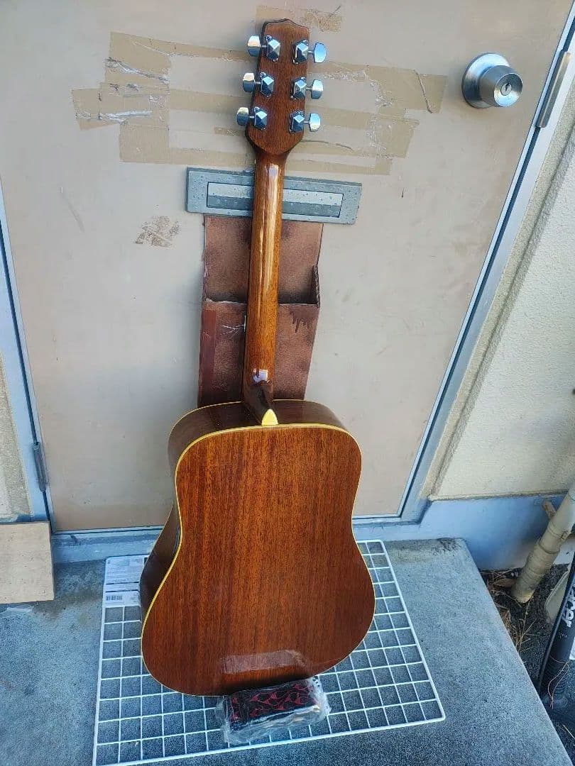 美品 Takamine 200シリーズ(？)NA 型番不明 PU付き エレアコ