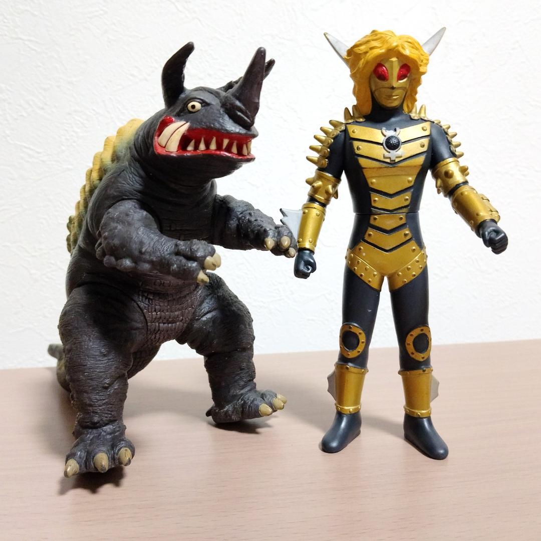 ウルトラマン 怪獣 ソフビ 42体　ライブサイン付　フィギュア　絶版　廃番