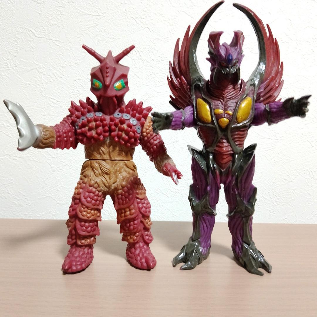 ウルトラマン 怪獣 ソフビ 42体　ライブサイン付　フィギュア　絶版　廃番