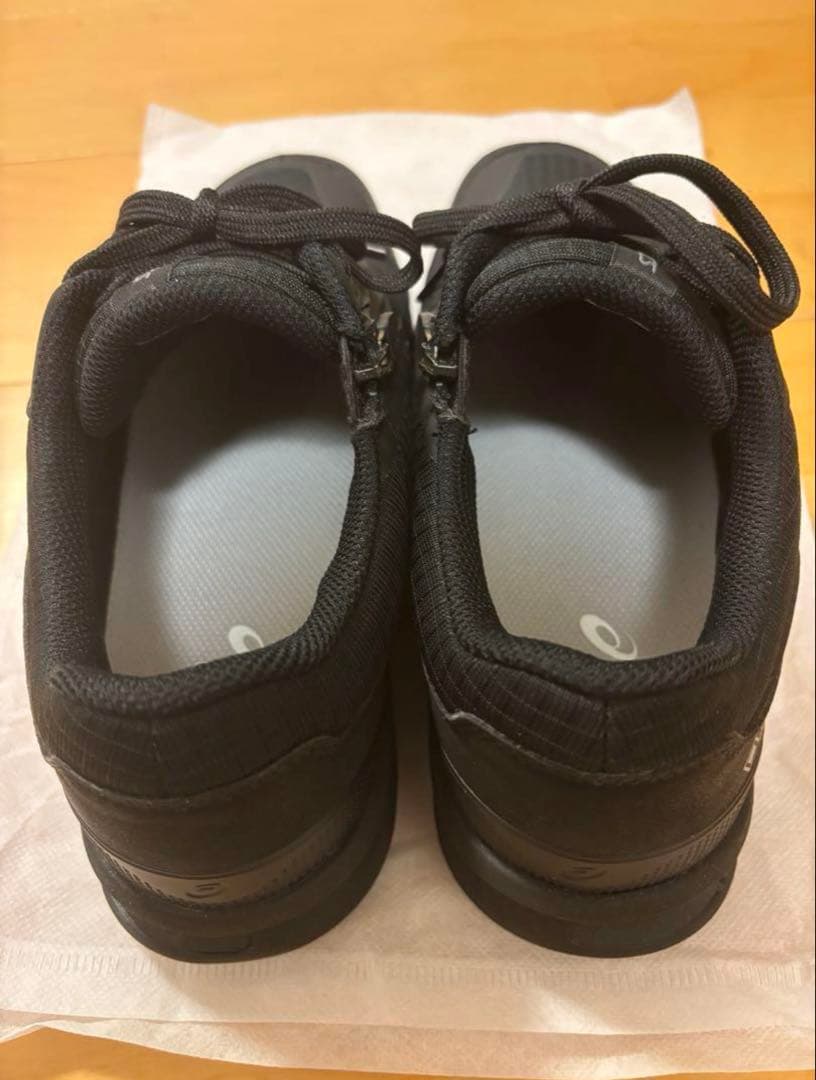 ASICS GORE-TEX ブラックシューズ