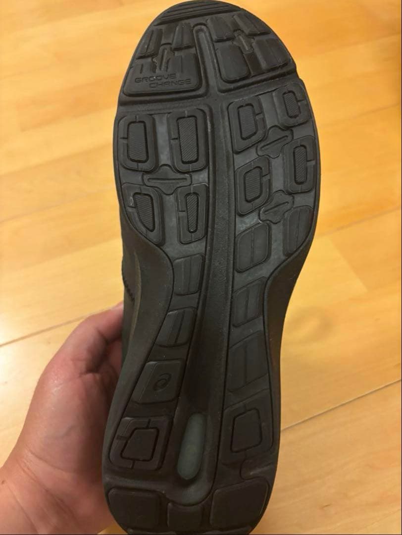 ASICS GORE-TEX ブラックシューズ