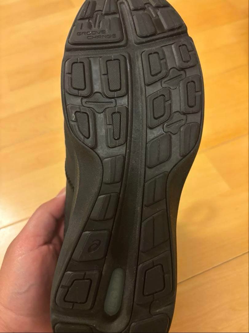ASICS GORE-TEX ブラックシューズ