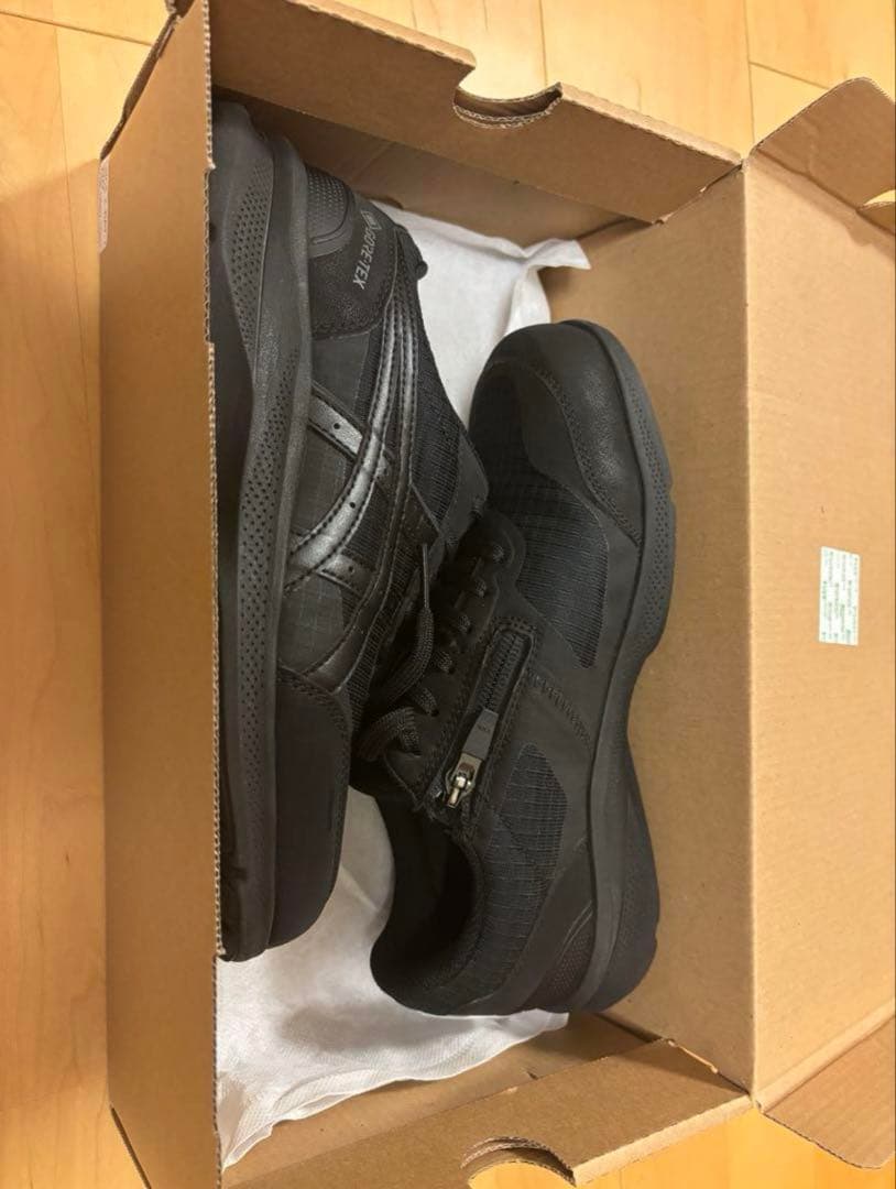 ASICS GORE-TEX ブラックシューズ