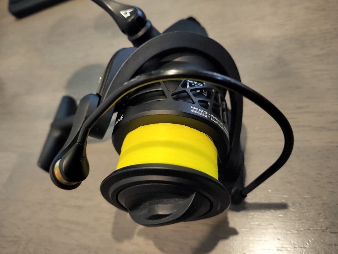 ピシファン CarbonX 4000 予備スプール＆1.2号PEライン付き