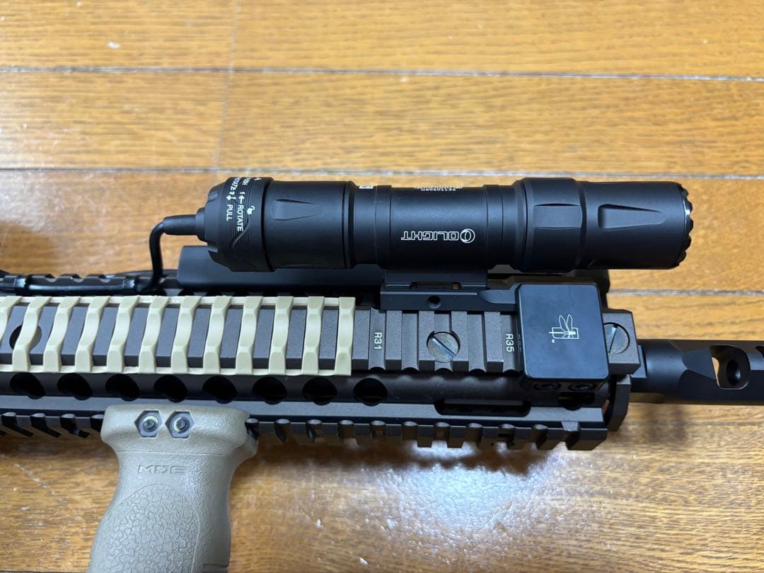 オーライト製 OdinS タクティカルライト