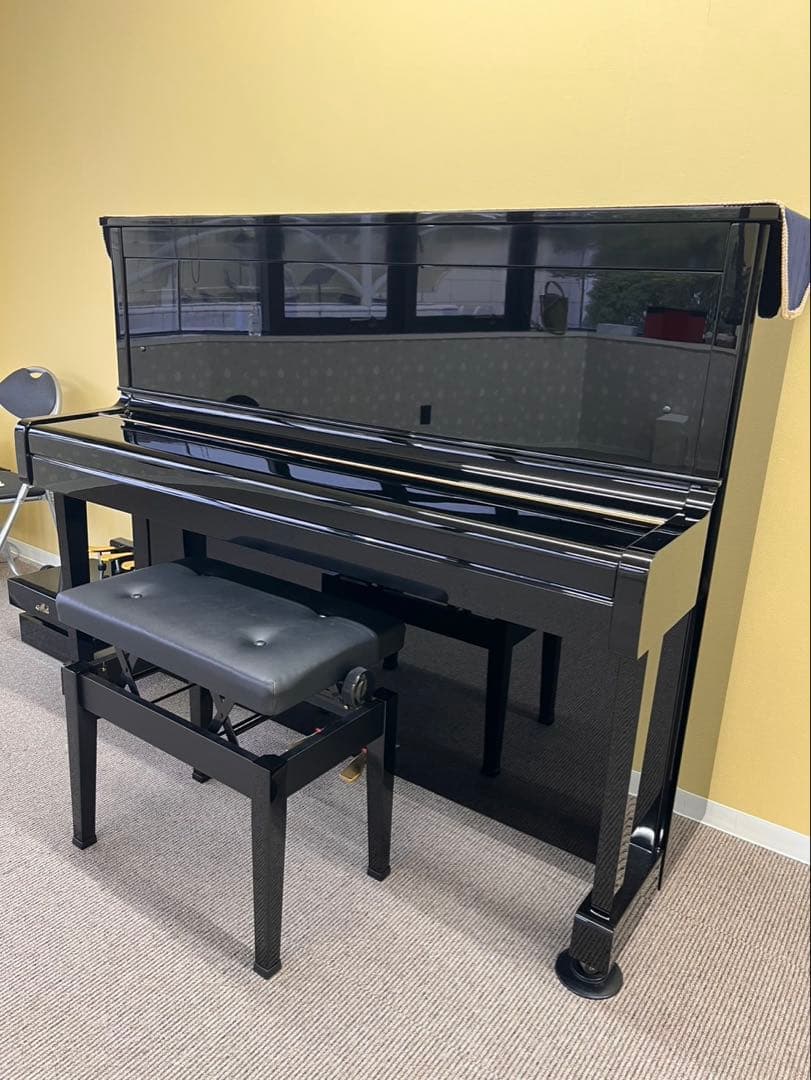 ◆光沢のある黒色のYAMAHAアップライトピアノ、椅子付き、美品◆