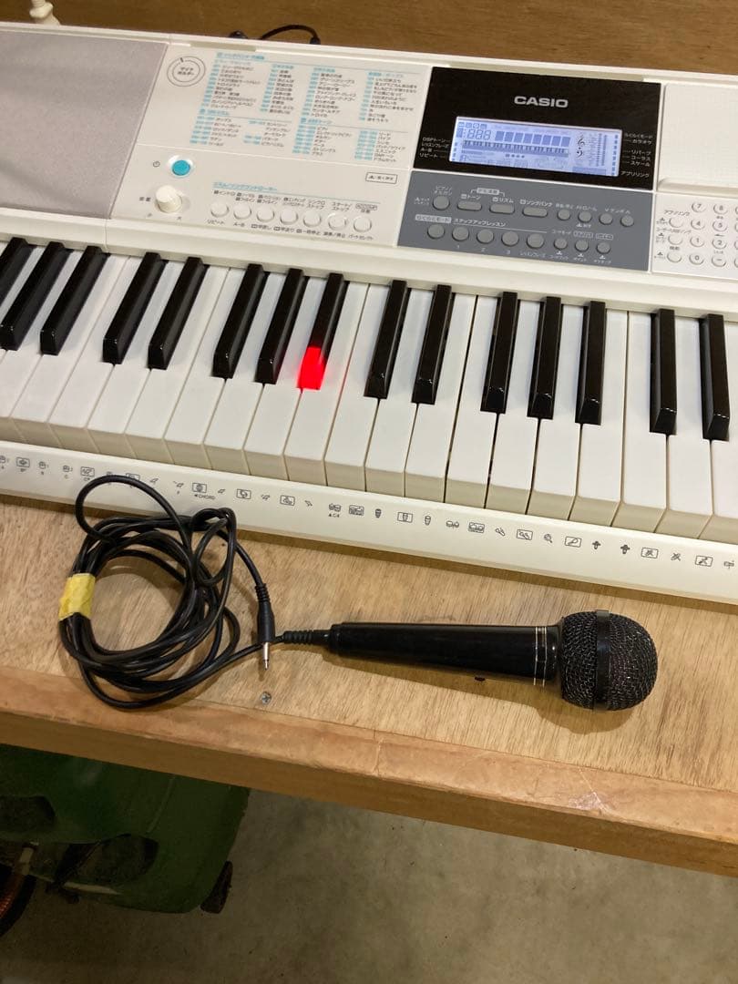 美品　CASIO 光ナビゲーション・キーボード　LK－516 キーボード61鍵盤