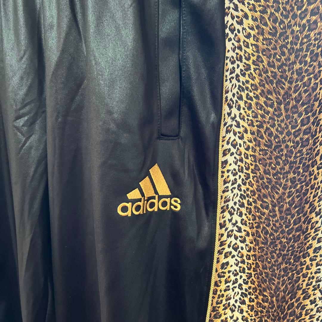 adidas ジャージパンツ　黒　金　ゴールド　ブラック　ラメ　レザー調