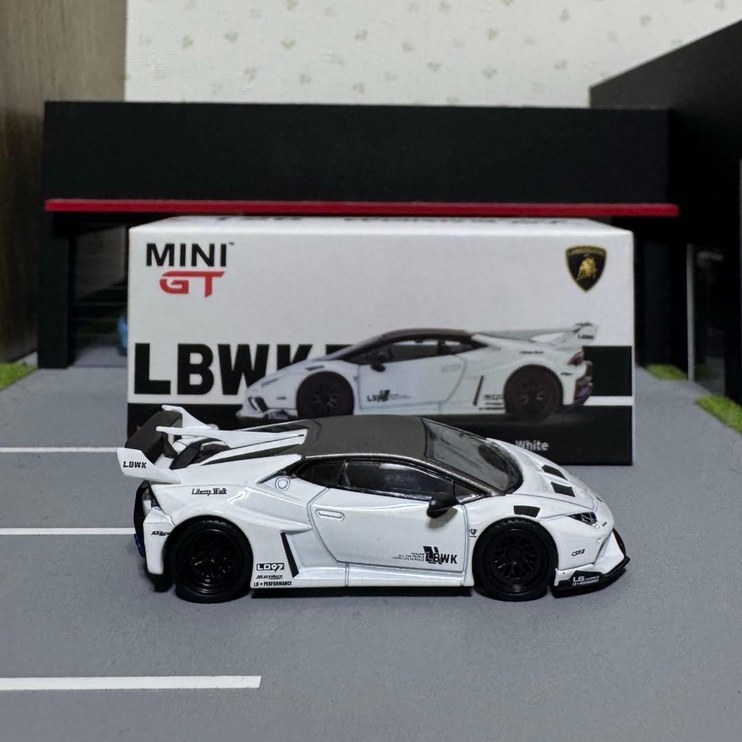 ミニカー minigt lbwk huracan GT White