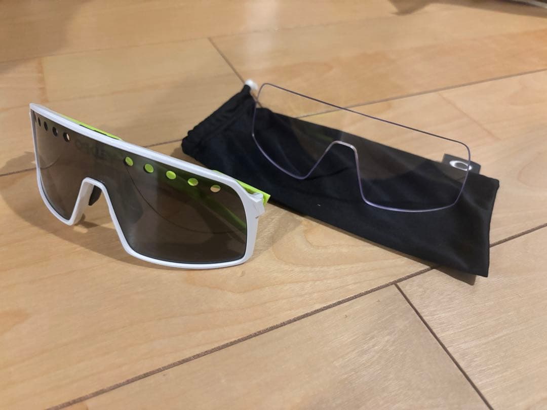 Oakley スートロ　ホワイト/グリーン