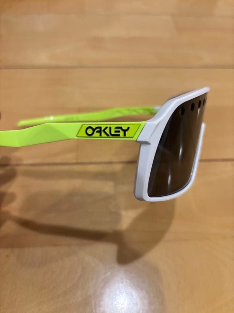 Oakley スートロ　ホワイト/グリーン