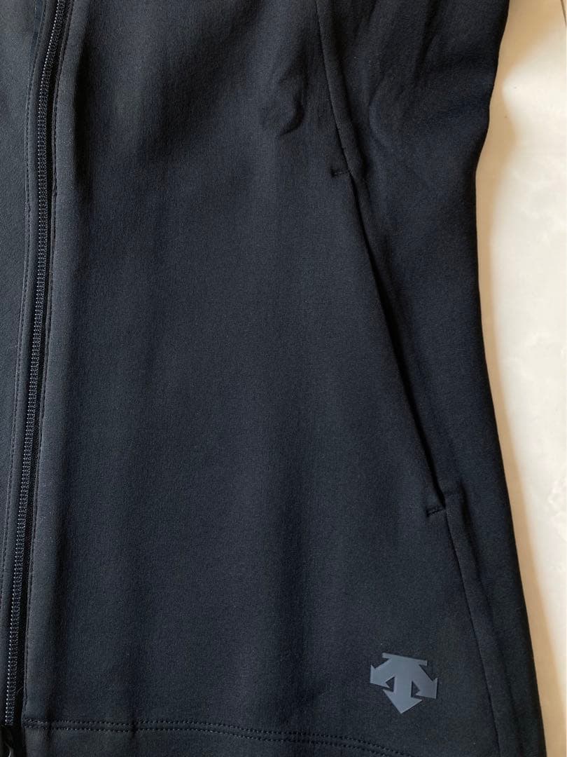 新品　未使用　DESCENTE デサント　ウェア　ブラック　黒　M スポーツ