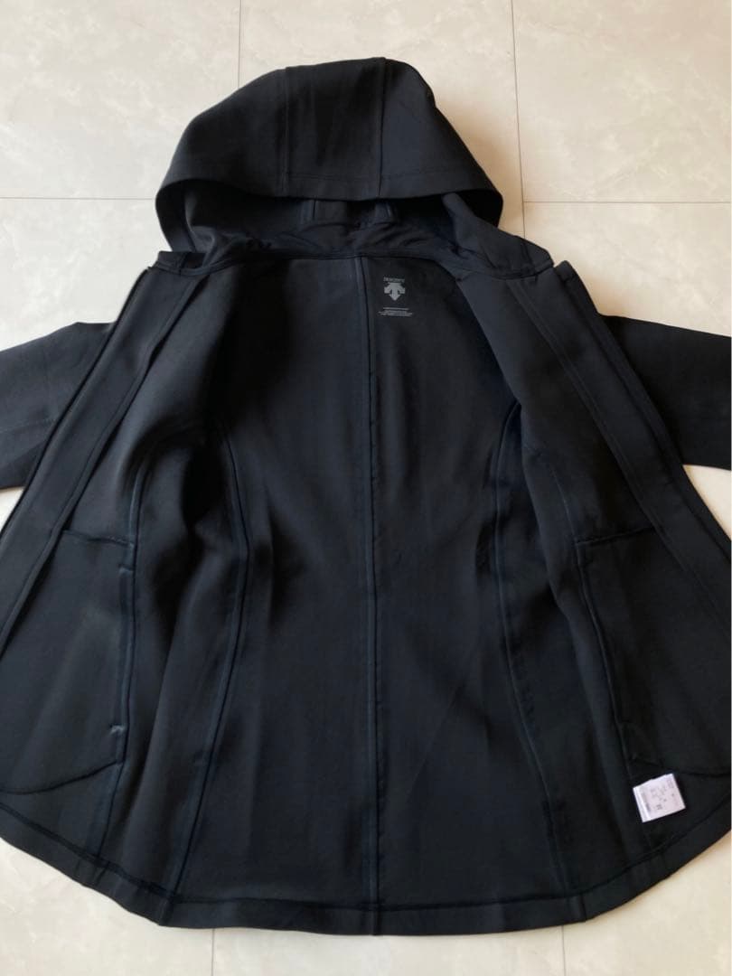 新品　未使用　DESCENTE デサント　ウェア　ブラック　黒　M スポーツ