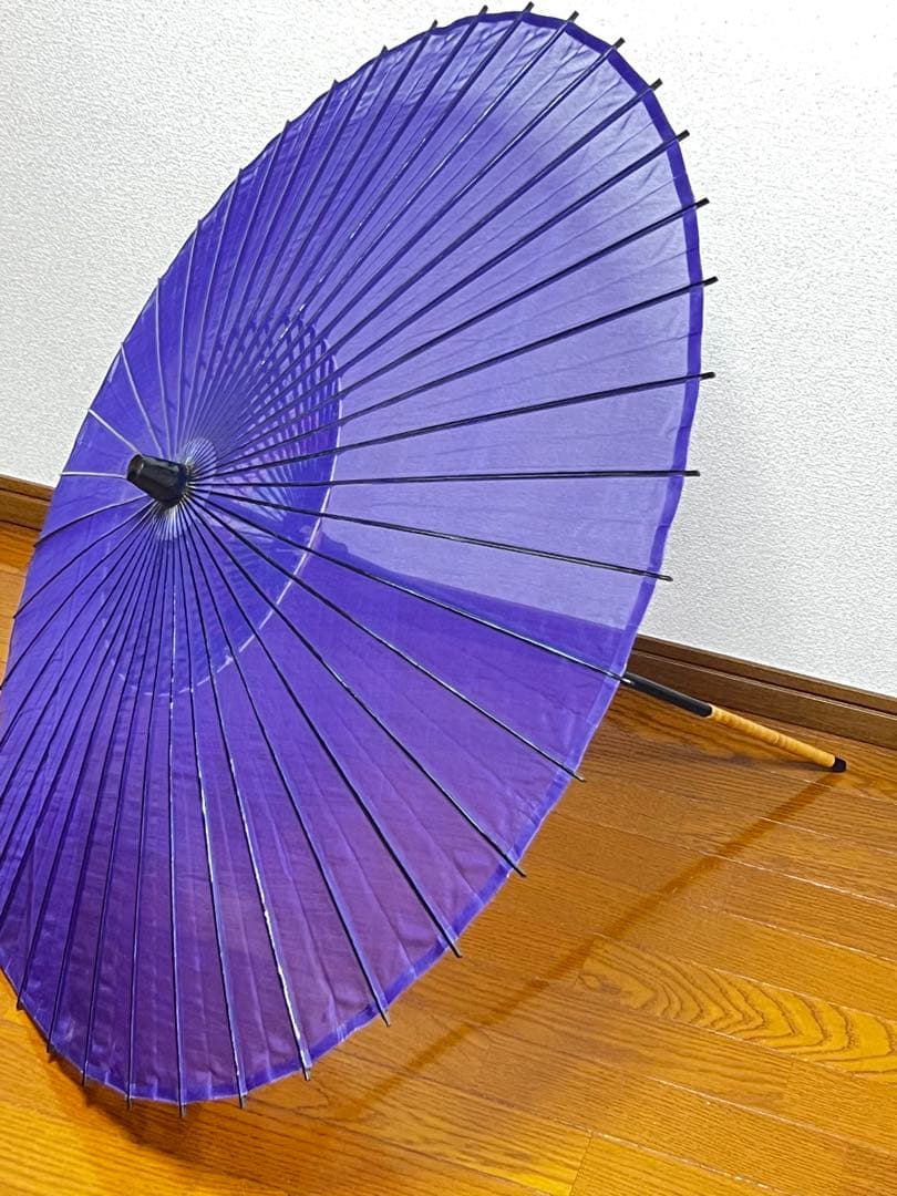 紫色の舞踊傘 手作り装飾付き