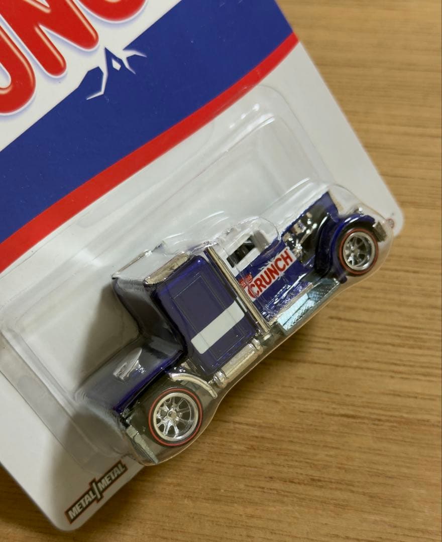 ホットウィール Convoy Custom Nestle Crunch