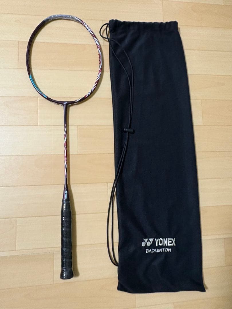 新品/極美品　Yonex Astrox100zz クレナイ、ダークネイビー